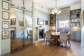 Well-designed Chelsea Flat