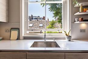 Well-designed Chelsea Flat