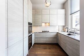 Well-designed Chelsea Flat