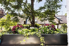 Well-designed Chelsea Flat