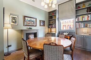Well-designed Chelsea Flat