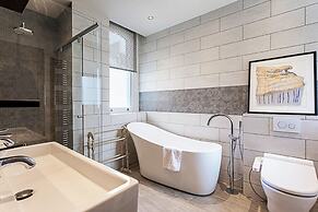 Well-designed Chelsea Flat