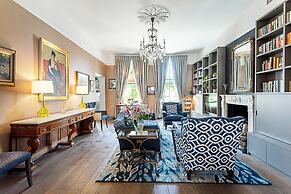 Well-designed Chelsea Flat