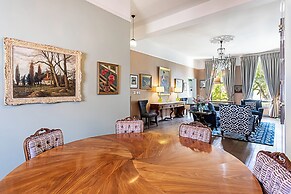 Well-designed Chelsea Flat