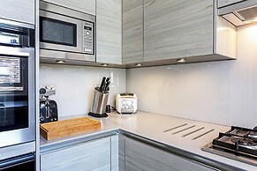 Well-designed Chelsea Flat