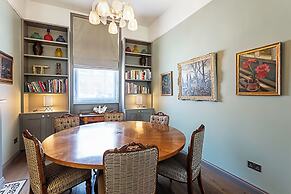 Well-designed Chelsea Flat