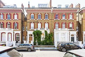 Well-designed Chelsea Flat