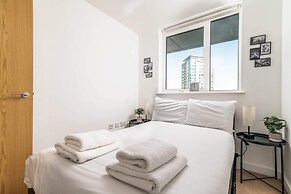 Modern Comfort: Stratford 3BR Duplex