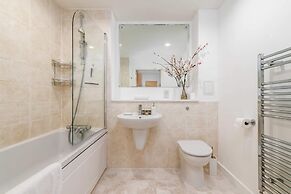 Modern Comfort: Stratford 3BR Duplex