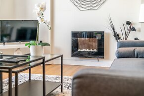 Modern Comfort: Stratford 3BR Duplex