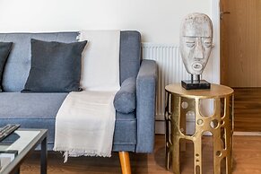 Modern Comfort: Stratford 3BR Duplex