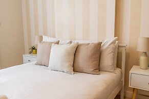 Modern Comfort: Stratford 3BR Duplex