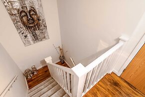 Modern Comfort: Stratford 3BR Duplex