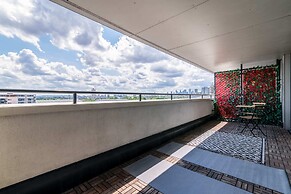 Modern Comfort: Stratford 3BR Duplex