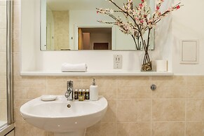 Modern Comfort: Stratford 3BR Duplex