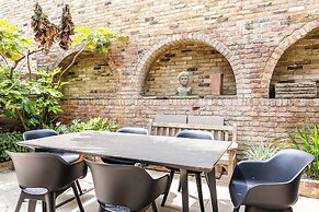 Gorgeous Garden Townhouse