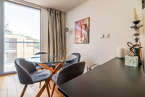 Bright & Spacious Battersea Flat