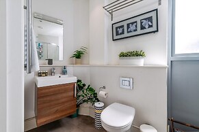 Bright & Spacious Battersea Flat