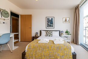 Bright & Spacious Battersea Flat
