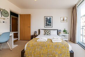 Bright & Spacious Battersea Flat