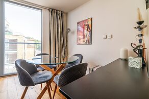 Bright & Spacious Battersea Flat