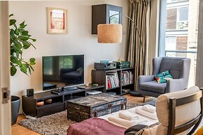 Bright & Spacious Battersea Flat
