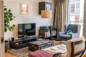 Bright & Spacious Battersea Flat