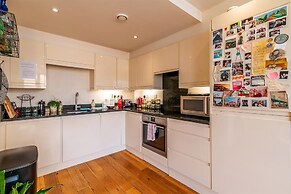 Bright & Spacious Battersea Flat