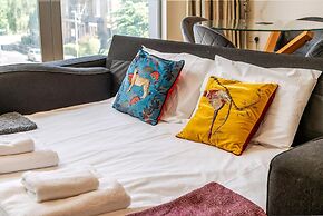 Bright & Spacious Battersea Flat