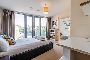 Bright & Spacious Battersea Flat