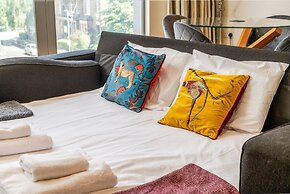 Bright & Spacious Battersea Flat
