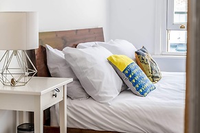 Ealing's Cozy Garden Retreat
