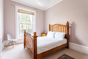 Cosy North Kensington Flat