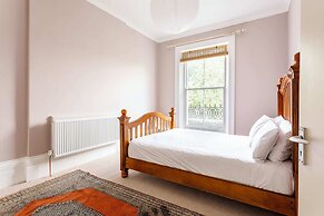 Cosy North Kensington Flat