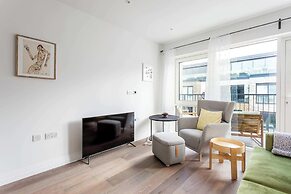 Modern Chelsea Apartment
