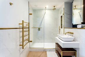 Modern Chelsea Apartment