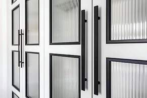 Modern Chelsea Apartment