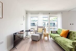 Modern Chelsea Apartment