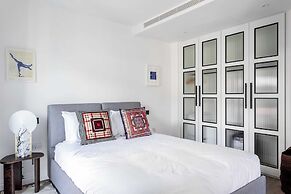 Modern Chelsea Apartment