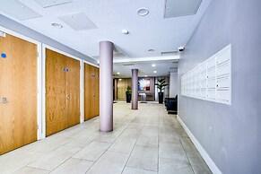 Modern Greenwich Flat With Parking