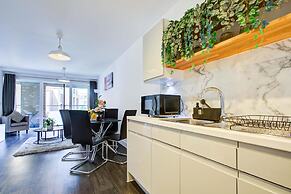Modern Greenwich Flat With Parking