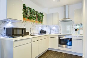 Modern Greenwich Flat With Parking