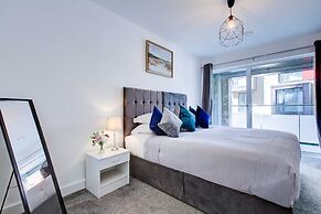 Modern Greenwich Flat With Parking