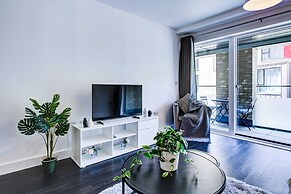 Modern Greenwich Flat With Parking