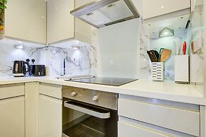 Modern Greenwich Flat With Parking