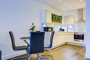 Modern Greenwich Flat With Parking