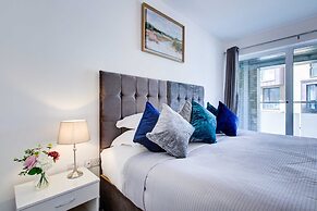 Modern Greenwich Flat With Parking