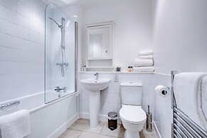 Modern Greenwich Flat With Parking