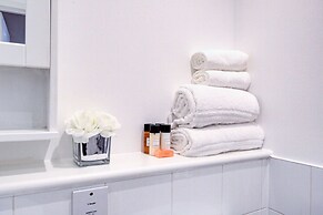 Modern Greenwich Flat With Parking