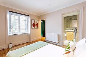 Chiswick Gem: Stylish 1-bed Flat for Modern Living